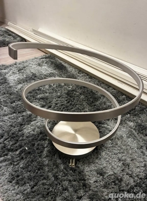 Moderne LED-Deckenleuchte im Spiral-Design