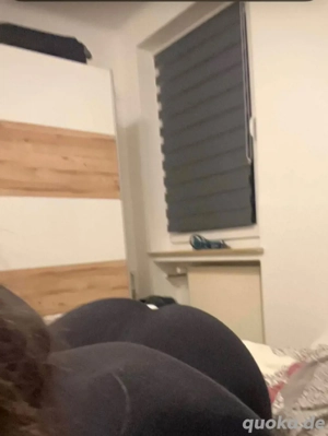 Vollbusige bietet abspritzhilfe 