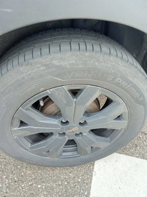 Verkaufe sehr gut erhaltene Sommerreifen mit Felgen von Dacia