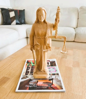 Justitia geschnitze Holzfigur EU Naturholz 32cm Unikat