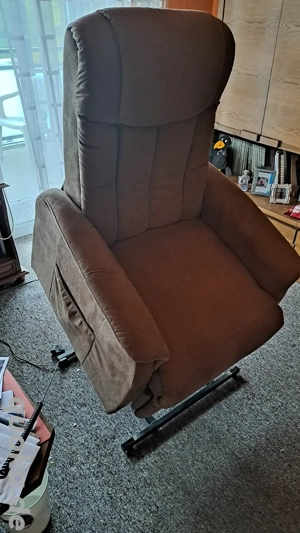 Sessel mit Aufstehhilfe Bild 2 Sessel mit Aufstehhilfe Bild 2