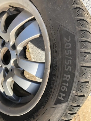 1 Satz Winterreifen auf Alufelgen