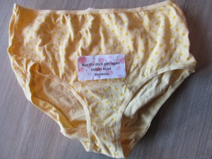 Getragene Slips schlicht in gelb mit Punkten nur für dich ! Schreib mir deine Wünsche !