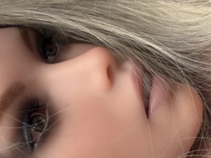 Jungfräuliche Sexpuppe