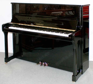 Klavier Yamaha P124, schwarz poliert, Nr. E330028, 5 Jahre Garantie