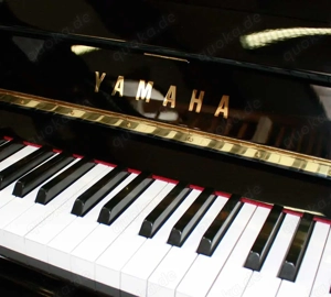 Klavier Yamaha P124, schwarz poliert, Nr. E330028, 5 Jahre Garantie Bild 3