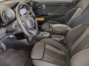 MINI Cooper SE 3-Türer Navi/LED/PDC/Ambiente/DAB/SHZ Navi/LED/PDC Bild 3