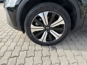 Volvo XC40 Plus Recharge Pure Electric AWD P8 Twin StandHZG A Bild 2