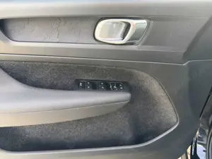 Volvo XC40 Plus Recharge Pure Electric AWD P8 Twin StandHZG A Bild 4