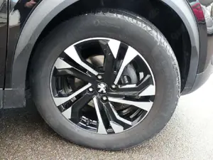Peugeot 2008 Peugeot 2008 Allure PT 130 ACC/NAVI/AHK Bild 5
