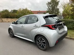 Toyota Yaris 1,5 Dual VVT-iE Hybrid Team Deutschland Bild 3