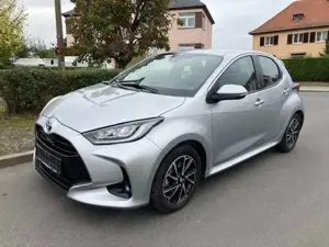 Toyota Yaris 1,5 Dual VVT-iE Hybrid Team Deutschland Bild 4