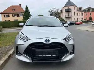 Toyota Yaris 1,5 Dual VVT-iE Hybrid Team Deutschland Bild 5
