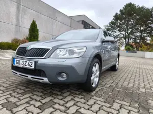 Skoda Octavia Octavia Combi 1.8 TSI 4x4 Scout Bild 2