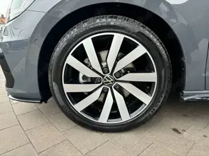 Volkswagen Touran 1.5 TSI DSG R-Line 7-S/RFK/AHK/PANO/IQ