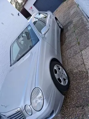 Mercedes-Benz E 200 E 200 CDI Classic Bild 3