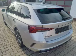 Skoda Octavia Octavia Combi 2.0 TDI DSG RS Bild 4