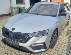 Skoda Octavia Octavia Combi 2.0 TDI DSG RS Bild 2