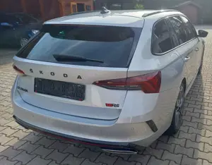 Skoda Octavia Octavia Combi 2.0 TDI DSG RS Bild 5
