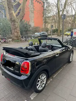 MINI Cooper MINI Cooper Cabrio Automatik Schwarz
