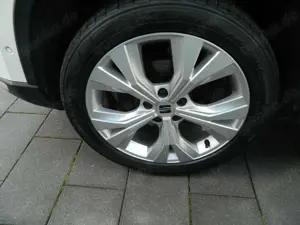 SEAT Ateca Xperience 1.5 TSI DSG AHK/BEATS/Sitzheiz/elHeckkl Bild 4