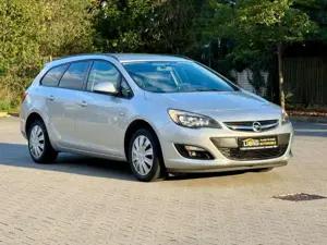 Opel Astra J Sports Tourer /NAVI/STANDHEIZUNG/TÜV NEU