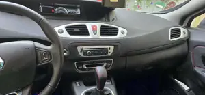 Renault Scenic dCi 110 EDC LIMITED Bild 4