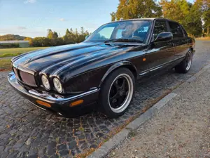 Jaguar XJ8 4.0 XJR 1. Hand Bild 3
