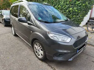 Ford Tourneo Courier 1.0 EcoBoost Titanium Bild 2