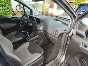 Ford Tourneo Courier 1.0 EcoBoost Titanium Bild 5