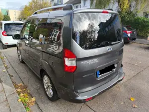 Ford Tourneo Courier 1.0 EcoBoost Titanium Bild 4