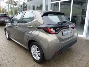 Toyota Yaris 1.5 VVT-iE Klima Kamera SHZ CarPlay Alu Bild 2