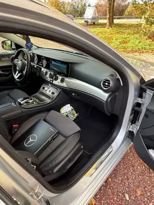 Mercedes-Benz E 220 E-Klasse T-Modell Diesel d T 9G-TRONIC Bild 5