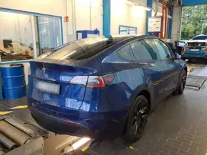 Tesla Model Y Long Range AWD Wärmepumpe Autopilot 20" Bild 2