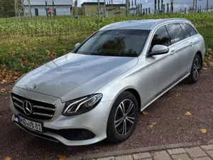 Mercedes-Benz E 220 E-Klasse T-Modell Diesel d T 9G-TRONIC Bild 1