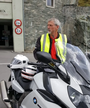 Er sucht Sie für Freizeitgestaltung und evtl. mehr 