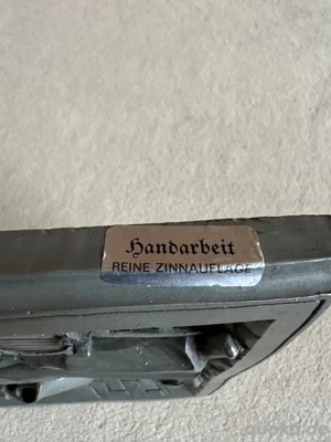 Zinnbild Mönch im weinkeller