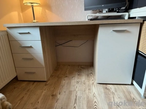 Schreibtisch
