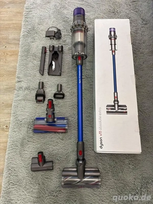 Dyson v11 Absolute Extra Akku Hand  Bodenstaubsauger viel Zubehör