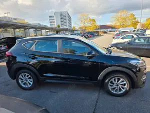 Hyundai TUCSON blue Trend 2WD 1.Hand Bild 4