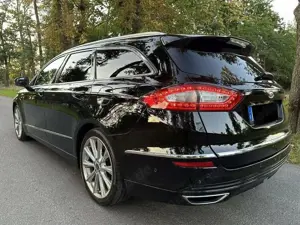 Ford Mondeo Turnier 2.0 TDCi Start-Stopp PowerShift-AutVignale Bild 2