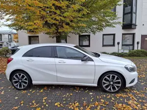Mercedes-Benz A 180 (BlueEFFICIENCY) Urban Bild 2