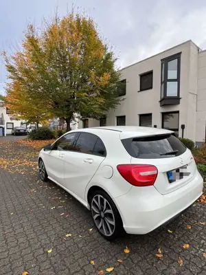 Mercedes-Benz A 180 (BlueEFFICIENCY) Urban Bild 5