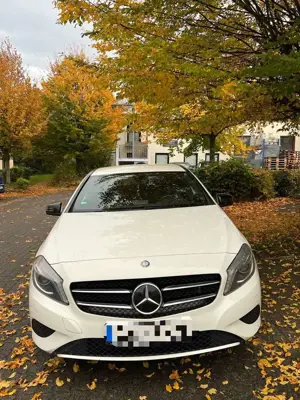 Mercedes-Benz A 180 (BlueEFFICIENCY) Urban Bild 3