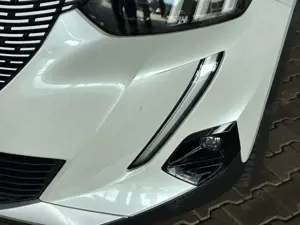 Peugeot e-2008 GT / LED / Navi / PDC VH + Kamera / Tempomat / Te Bild 5