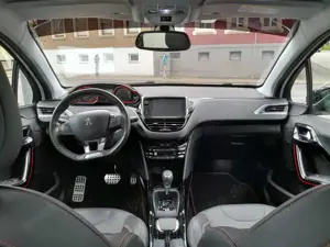 Peugeot 2008 Allure GT-Line 130 EAT 6 NaviSTANDHEIZUNG KameraPa Bild 5