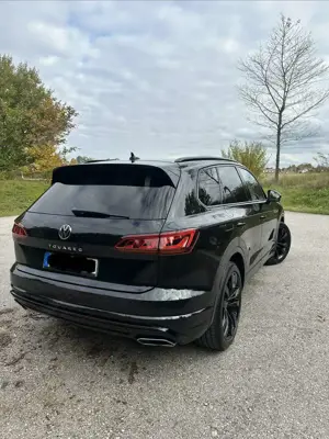 Volkswagen Touareg 3.0 V6 TDI Atm | R-line Black Style | 8-fach Bild 2