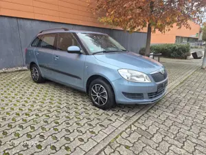 Skoda Fabia Fabia 1.4 16V Combi 2,Hand-Klima-8 fach bereift