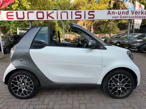 smart forTwo fortwo Cabrio EQ*EXCL*60kW**LEDER*JBL*KAM*22kW
