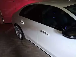 Mercedes-Benz E 300 Diesel Plugin Hybrid 300de 9G-TRONIC AMG Line Bild 2